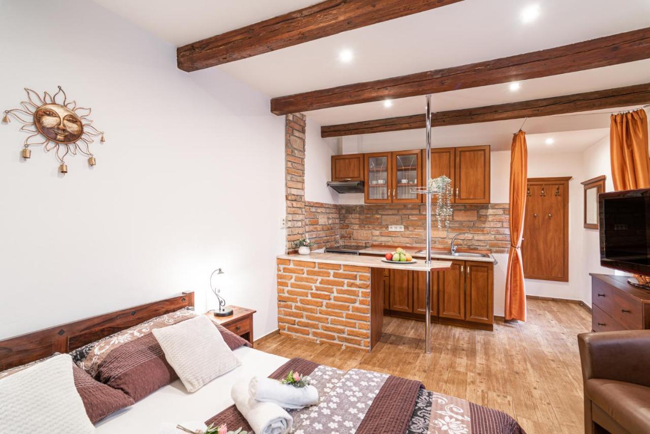 Apartmany In Veritas มิคูลอฟ ภายนอก รูปภาพ